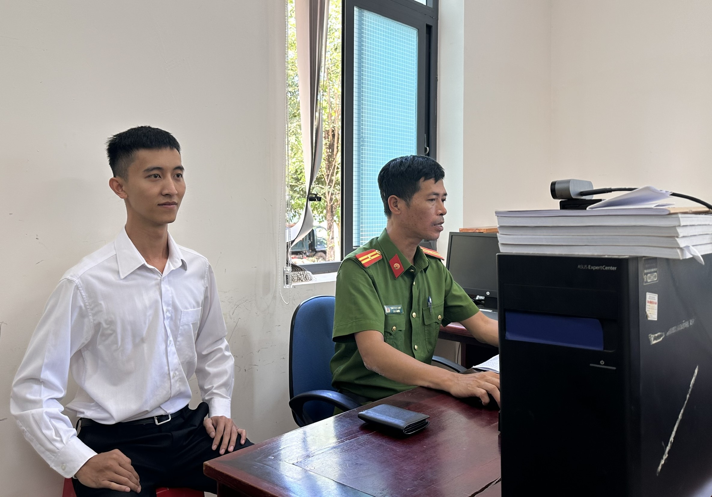 Đảng ủy xã Quảng Phú (tỉnh Đắk Lắk) quyết tâm hoàn thành việc cấp đổi thẻ đảng viên gắn chíp trước ngày 20/08/2025